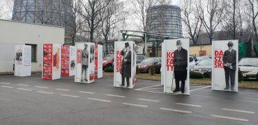 Wystawa „Ojcowie Niepodległości“ dojechała do WZK Victoria